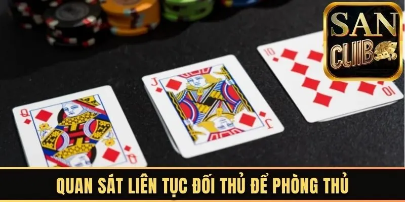 Quan sát liên tục đối thủ để phòng thủ